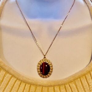 Elegant Gold Tone and Tiger Eye Pendant Necklace